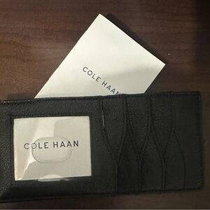 🎄New🎄Cole Haan Black Leather Card Holder with Zipper